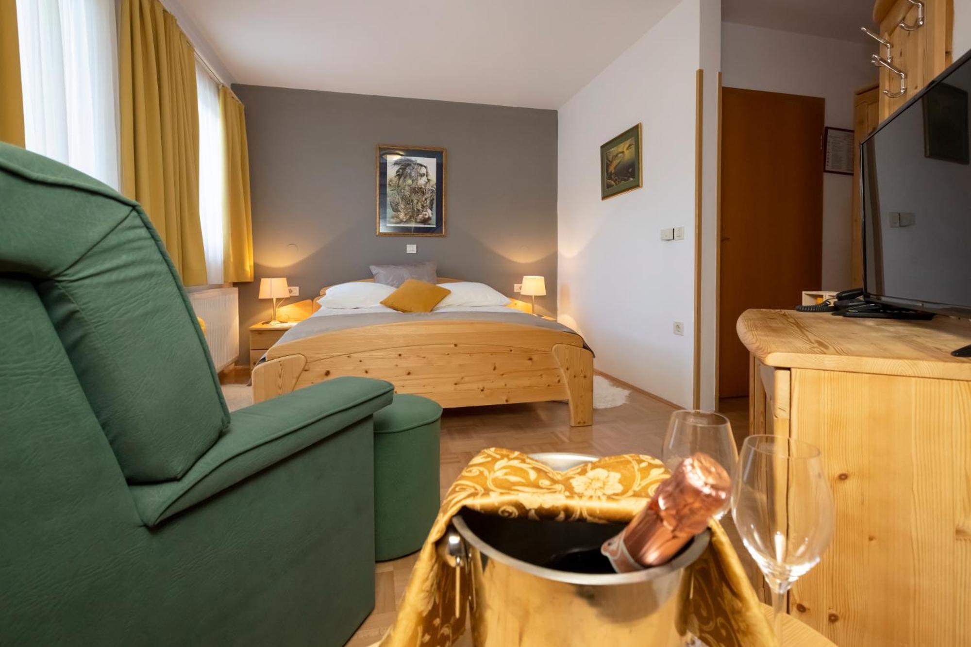 Art Hotel Kristal بوينج المظهر الخارجي الصورة